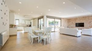 a kitchen and dining room with a table and chairs at Grand Palace in San Antonio Bay