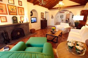 a living room with a couch and a fireplace at Casa Rural La Asomadita in Agaete