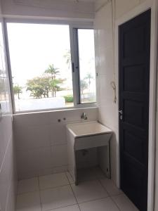 A bathroom at Apto na Praia Mansa, à 50m da praia