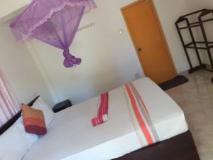 Voodi või voodid majutusasutuse Sigiriya River Side Resort toas