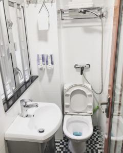 Un baño de Hang Fung Hostel