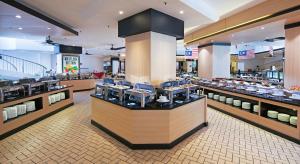 a restaurant with a buffet of food on display at The Bayview Beach Resort in Batu Ferringhi