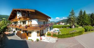 O vedere generală la munți sau o vedere la munte luată de la acest hotel