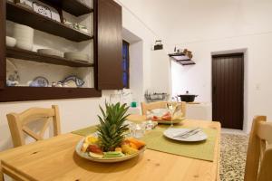 Foto de la galeria de Santorini Crystal Blue Boutique Hotel a Kamari