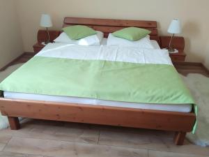 Uma cama ou camas num quarto em Herberts Stubn