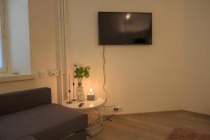 
TV tai viihdekeskus majoituspaikassa Helsinki Rentals Modern Kallio
