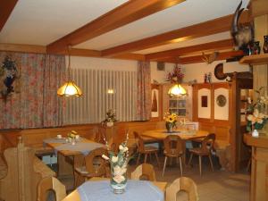 "Blauer Bock" - Hotel-Garniにあるレストランまたは飲食店