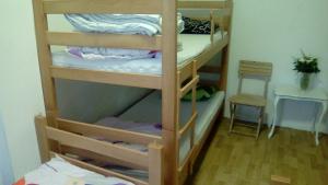 Palanda nebo palandy na pokoji v ubytování Hostel Jellostone