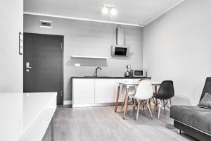 Kuchyň nebo kuchyňský kout v ubytování Apartamenty Między Jeziorami - Free Parking, FV