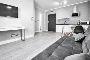 Kuchyňa alebo kuchynka v ubytovaní Apartamenty Między Jeziorami - Free Parking, FV