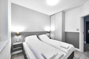 Кровать или кровати в номере Apartamenty Między Jeziorami