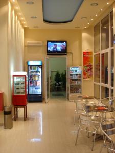 Μια τηλεόραση ή/και κέντρο ψυχαγωγίας στο Loxandra Studios 