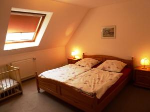Een bed of bedden in een kamer bij Ferienpension Lindenhof