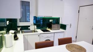 Kuchnia lub aneks kuchenny w obiekcie Industrial Style Studio in Athens