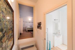 Ένα μπάνιο στο Villa Giù Luxury - The House Of Travelers