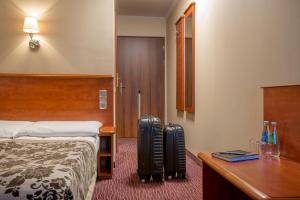 Posteľ alebo postele v izbe v ubytovaní Hotel Krakus