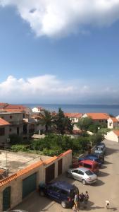 a group of cars parked in a parking lot near the ocean at Apartment Vesna in Supetar