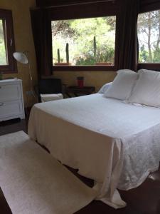 Giường trong phòng chung tại Villa Con Piscina a Carloforte