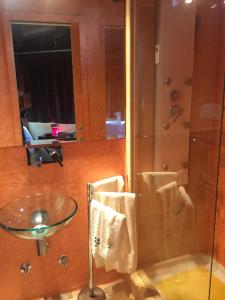 Phòng tắm tại Villa Con Piscina a Carloforte