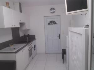 Η κουζίνα ή μικρή κουζίνα στο villa rue gainekoa
