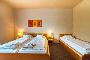 Postel nebo postele na pokoji v ubytování Beach Hotel + 35 fotografií