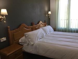Posteľ alebo postele v izbe v ubytovaní Hotel Cinco Castaños