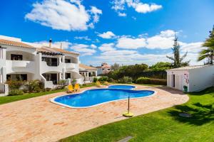 Bazén v ubytování Pampas Altogolfe 2 Bedroom Apartment nebo v jeho okolí