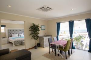 a living room with a table and a bed at Hotel Islander Bonaire in Kralendijk