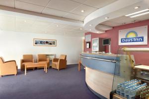 The lobby or reception area at Days Inn Hotel Membury