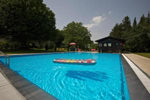 Bazén v ubytování Hotel Zollner nebo v jeho okolí