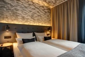 
A bed or beds in a room at Boutique 125 Hamburg Airport by INA

