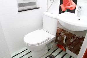 Un baño de Hang Fung Hostel
