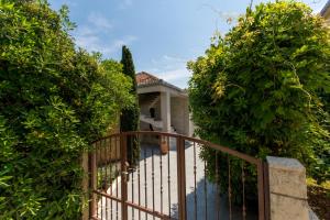 Vonkajšia záhrada v ubytovaní Holiday home Ruzmarin