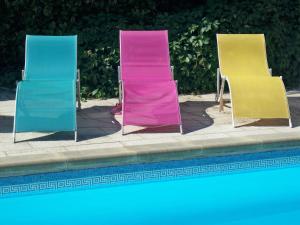 A piscina em ou perto de La Tablée Médiévale