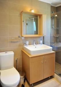 Koupelna v ubytování Casa Smaragdi Villas + 32 fotografií