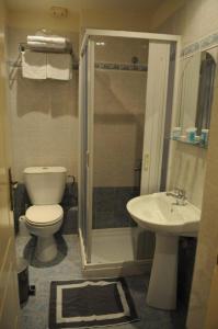 a bathroom with a toilet and a shower and a sink at Hotel Pantheon in Markopoulo