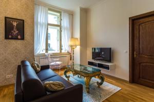 Televízia a/alebo spoločenská miestnosť v ubytovaní Karlsbad Prestige