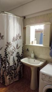Um banheiro em Penthouse Deluxe apartment at piraeus