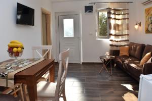 Μια τηλεόραση ή/και κέντρο ψυχαγωγίας στο Apartmani Ognjanovic Kotor