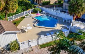 an overhead view of a swimming pool next to a house at Intercoastal Beach Suite in Clearwater