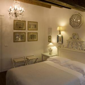 Кровать или кровати в номере M Club De Luxe B&B