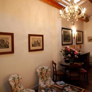 Гостиная зона в M Club De Luxe B&B