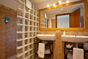 a bathroom with two sinks and a mirror at Agroturisme Na Martina in Portopetro