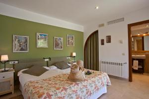 a hotel room with two beds and green walls at Agroturisme Na Martina in Portopetro