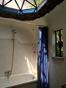 a bathroom with a tub and a shower with a window at Casa Mia in Valle Gran Rey