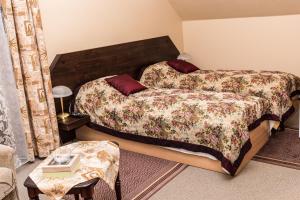 Postel nebo postele na pokoji v ubytování City Center Kaķis B&B