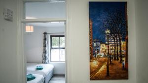 a room with a painting on the wall at Liberty Townhouses in Dublin
