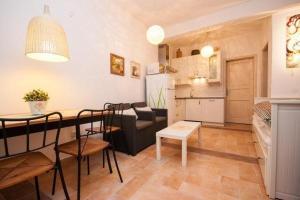 Kuchyň nebo kuchyňský kout v ubytování Apartments Mediteranea