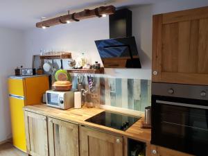 a kitchen with a counter top with a microwave at "kleine Boddenburg" in Barth