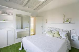Кровать или кровати в номере Smeraldo sul mare